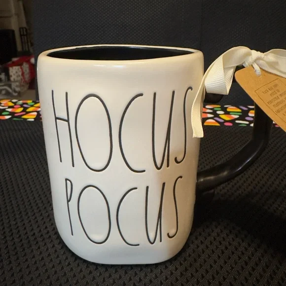 NWT RAE DUNN “HOCUS POCUS” HALLOWEEN BLACK & WHITE MUG - Picture 5 of 5